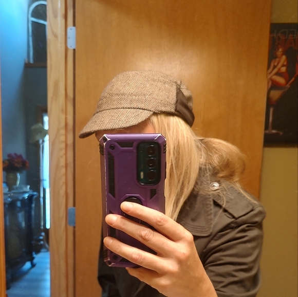 Gorgeous Brown Box Hat Perfect for Fall! - Picture 12 of 12